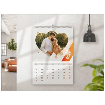 Calendar Personalizat cu fotografiile tale